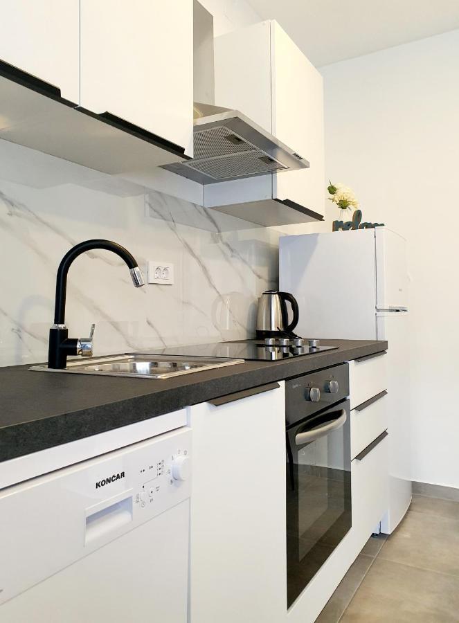 Sea Star Apartments Пиешчана Увала Екстериор снимка