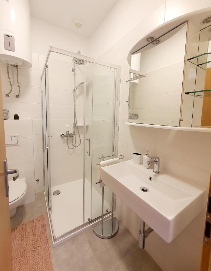 Sea Star Apartments Пиешчана Увала Екстериор снимка