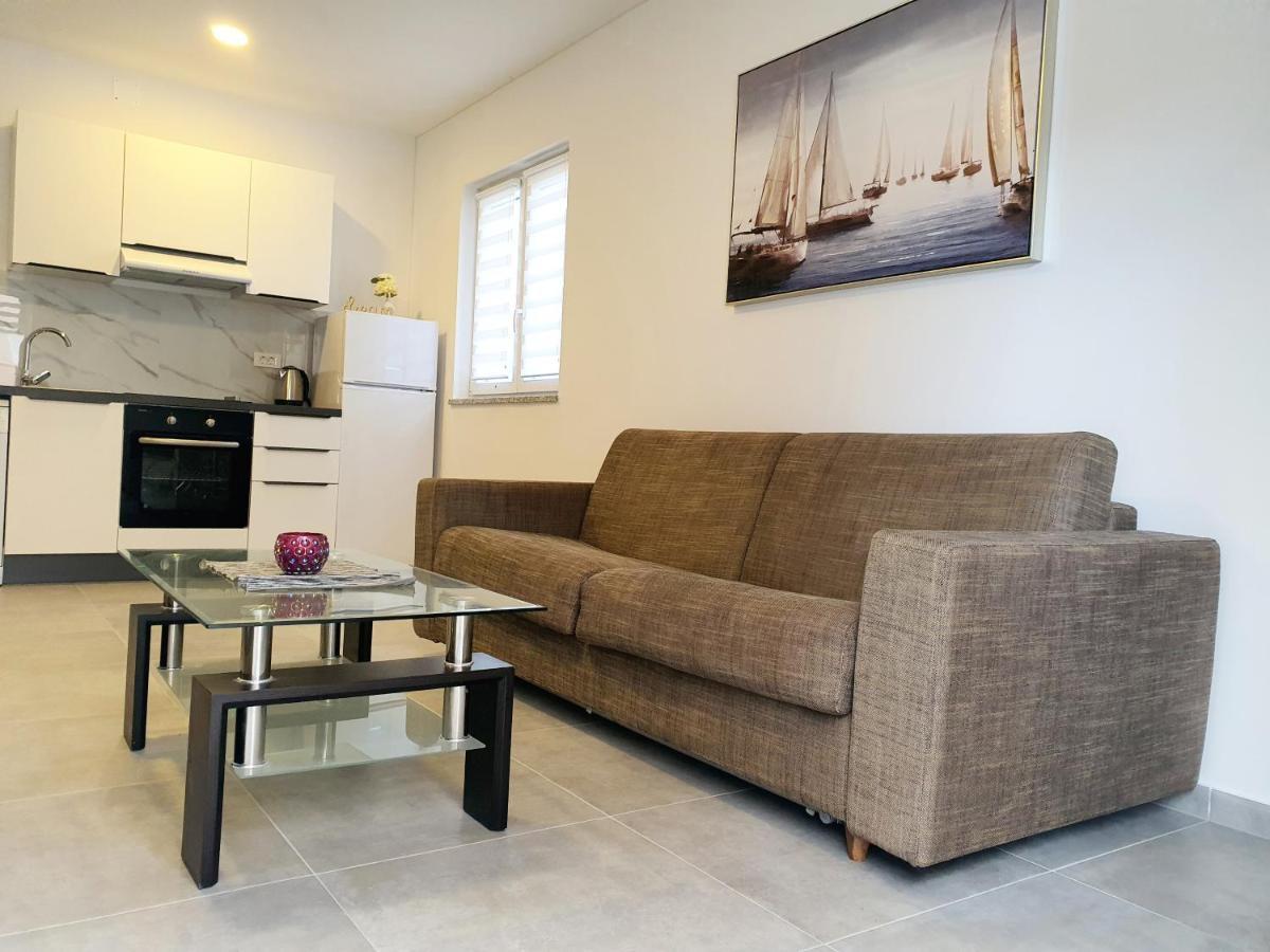 Sea Star Apartments Пиешчана Увала Екстериор снимка